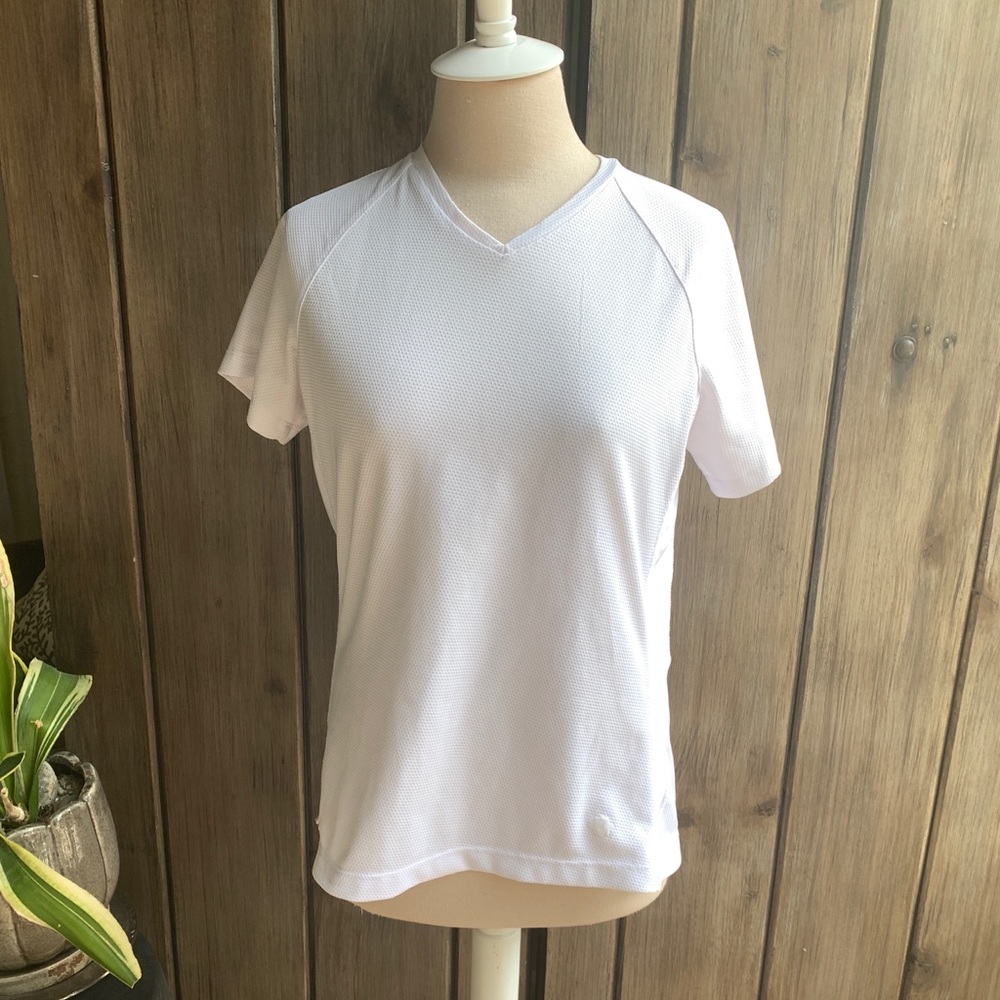 Jerzees Activewear • White v-neck Top